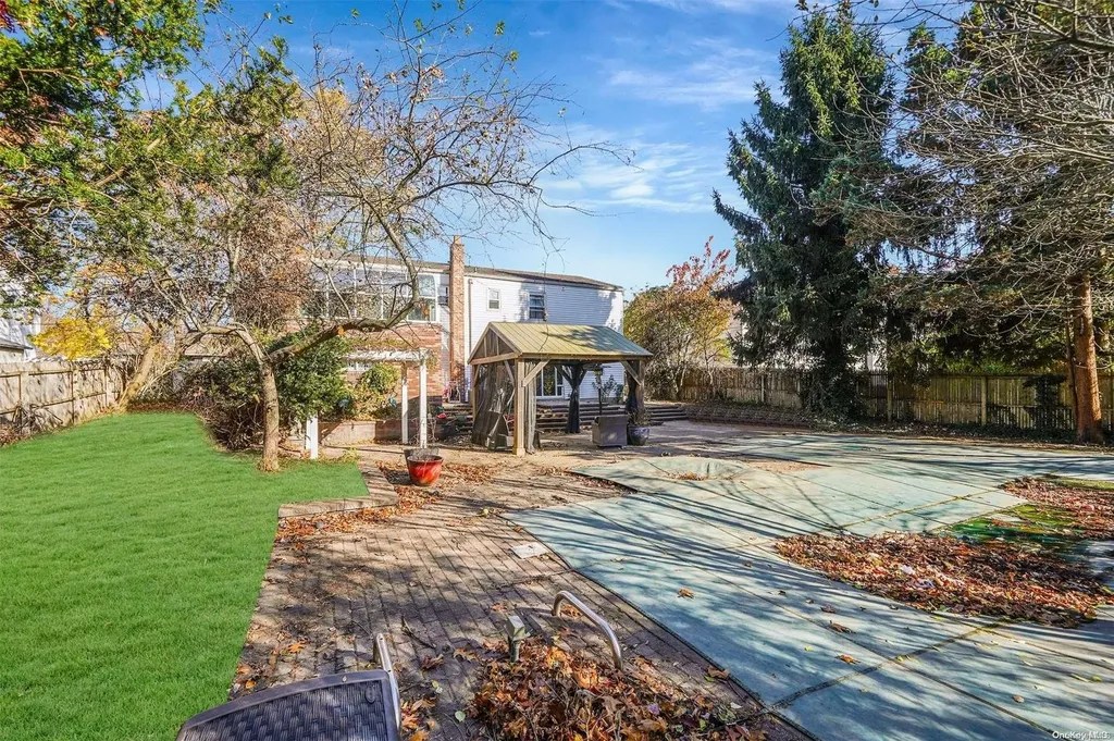 10 Martha Lane Smithtown NY 11787
