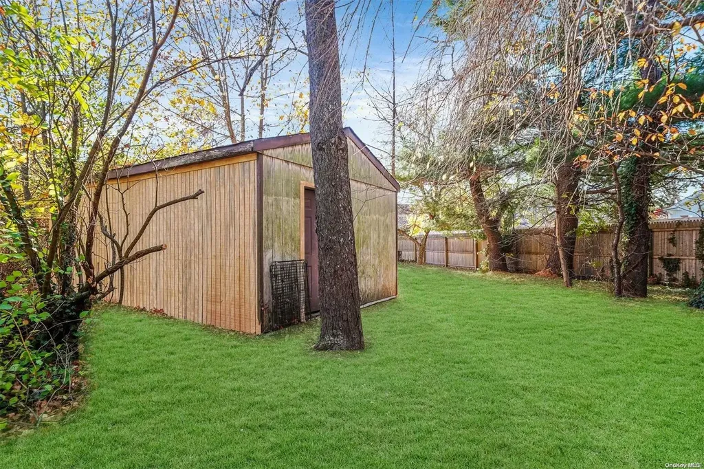 10 Martha Lane Smithtown NY 11787