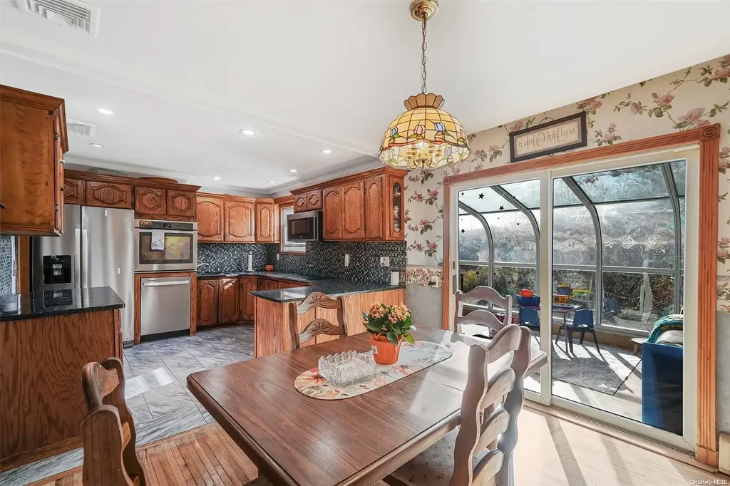 10 Martha Lane Smithtown NY 11787