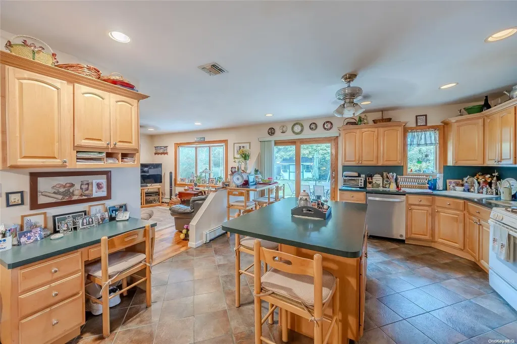 2777 Park Avenue Baldwin NY 11510