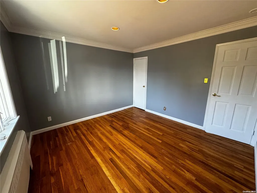 927 Jackson Avenue Lindenhurst NY 11757