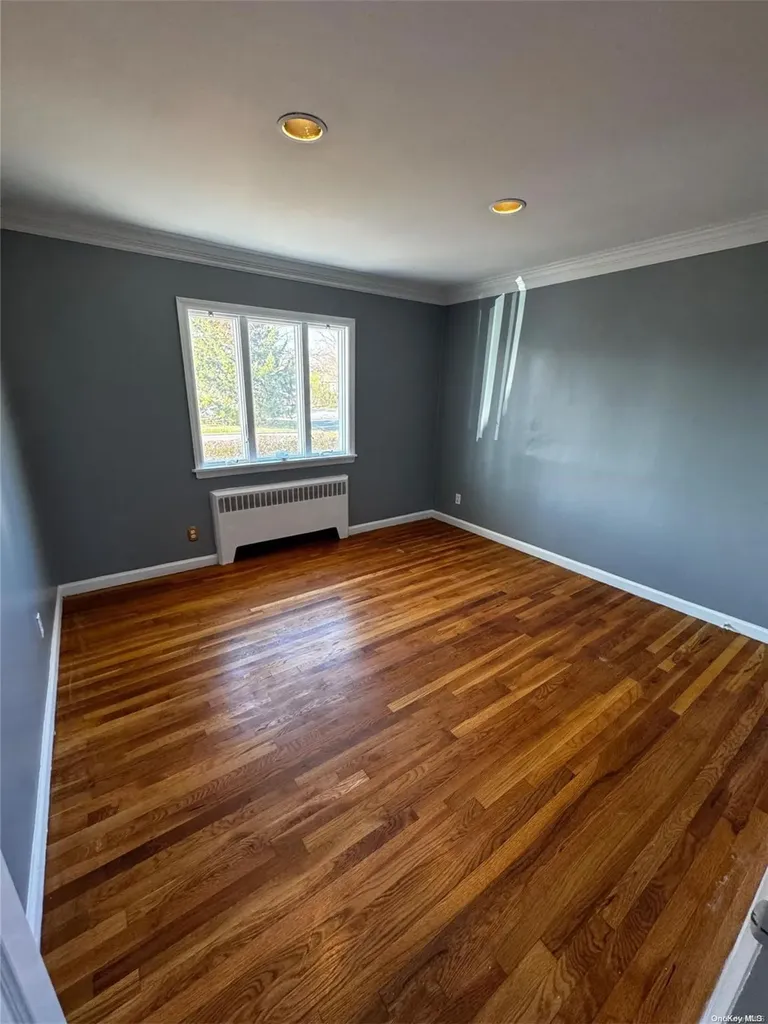 927 Jackson Avenue Lindenhurst NY 11757