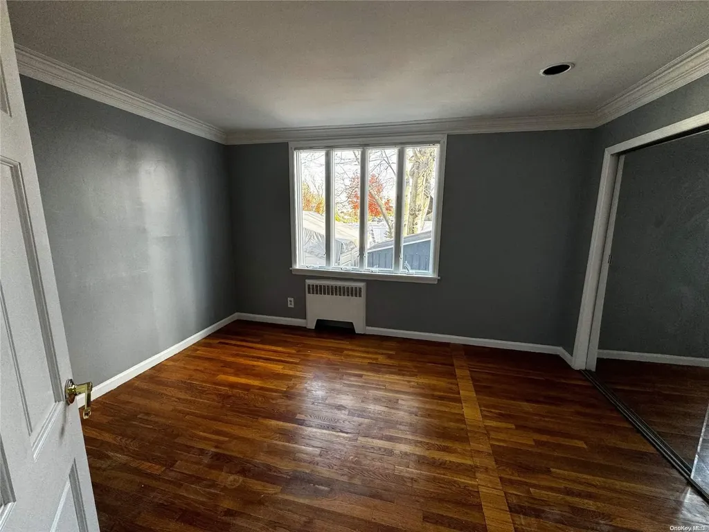 927 Jackson Avenue Lindenhurst NY 11757