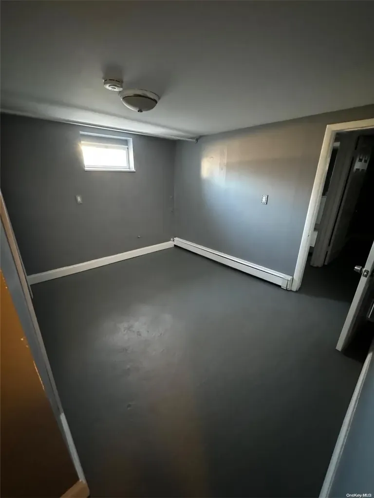 927 Jackson Avenue Lindenhurst NY 11757