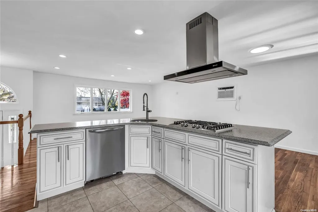 6 Pine Hill Lane Dix Hills NY 11746
