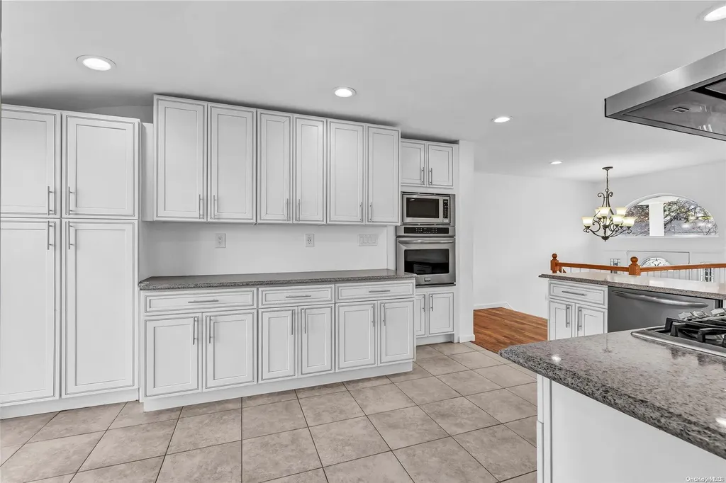 6 Pine Hill Lane Dix Hills NY 11746