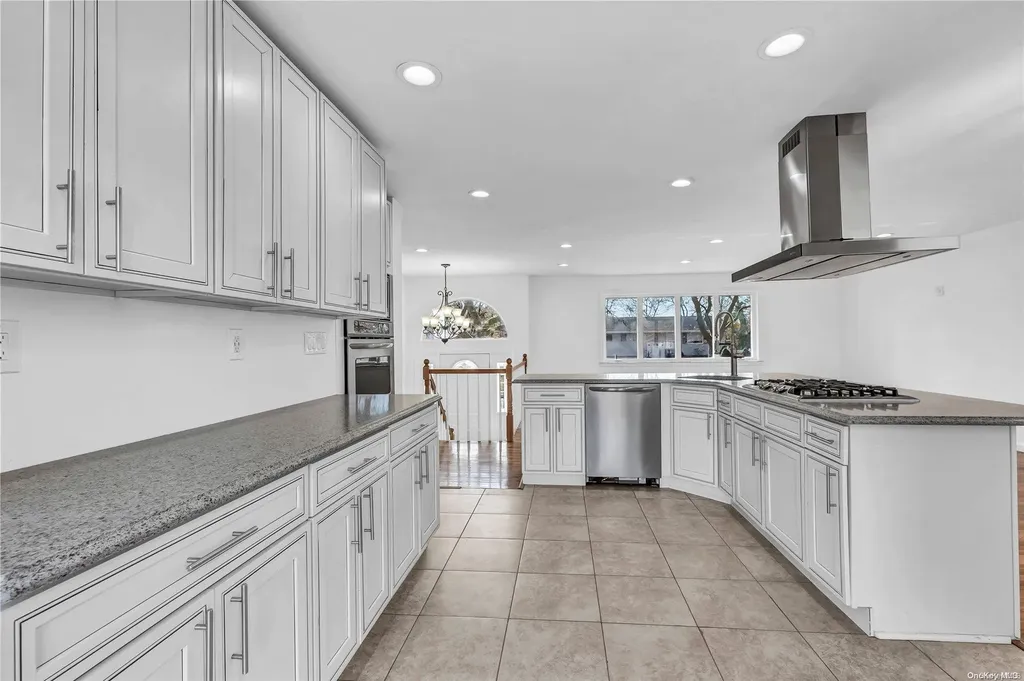 6 Pine Hill Lane Dix Hills NY 11746