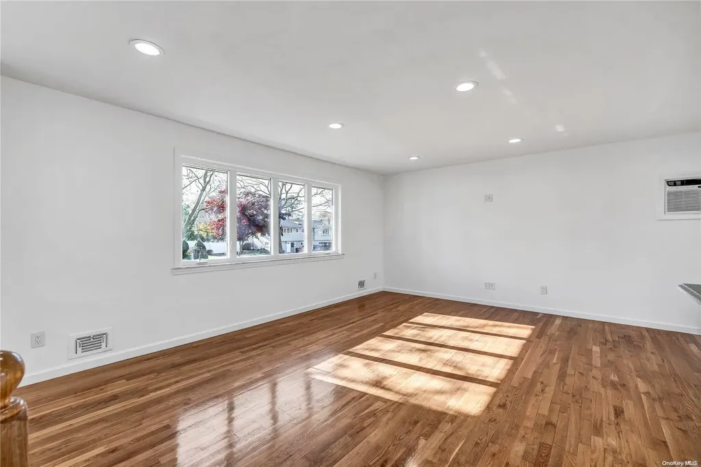 6 Pine Hill Lane Dix Hills NY 11746