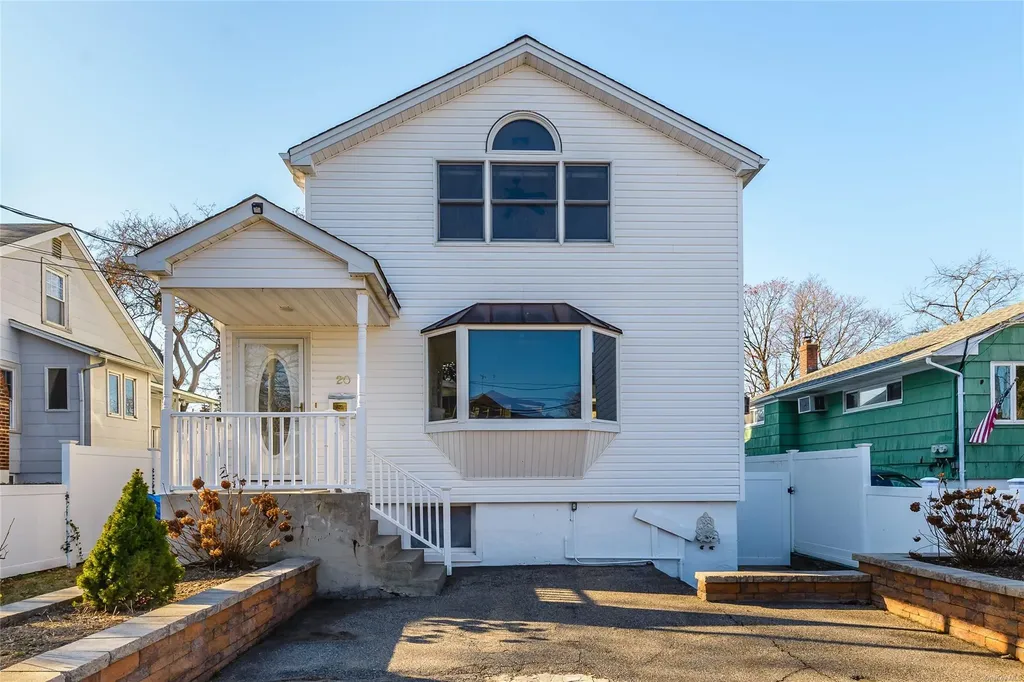 20 6th Street Bayville NY 11709
