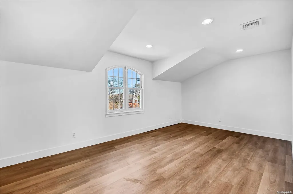 140 Melbury Road Babylon NY 11702