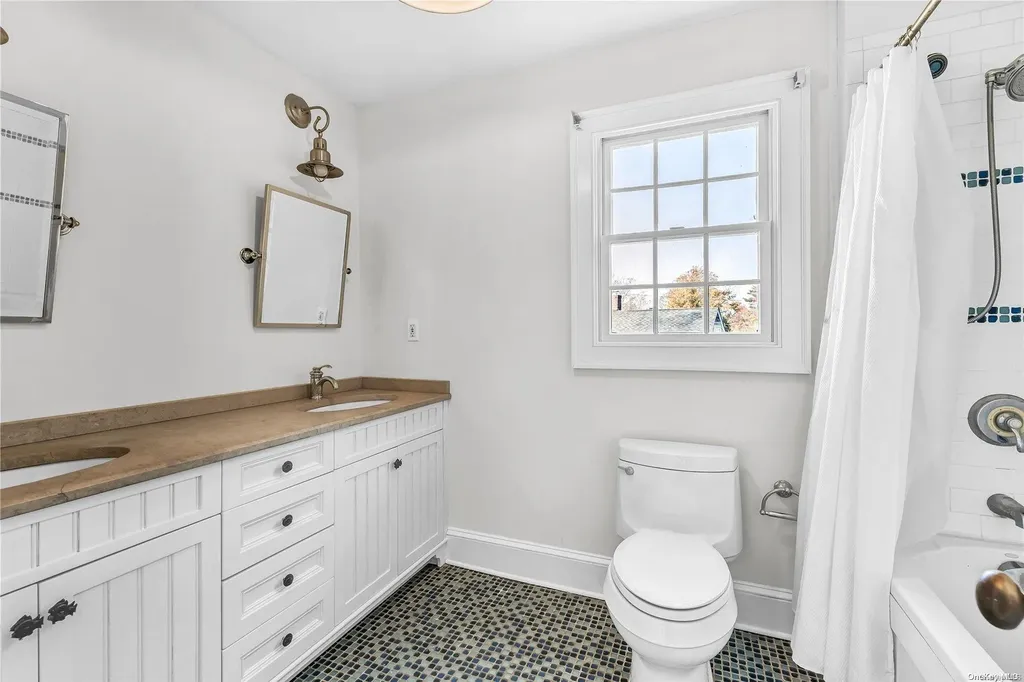 140 Melbury Road Babylon NY 11702