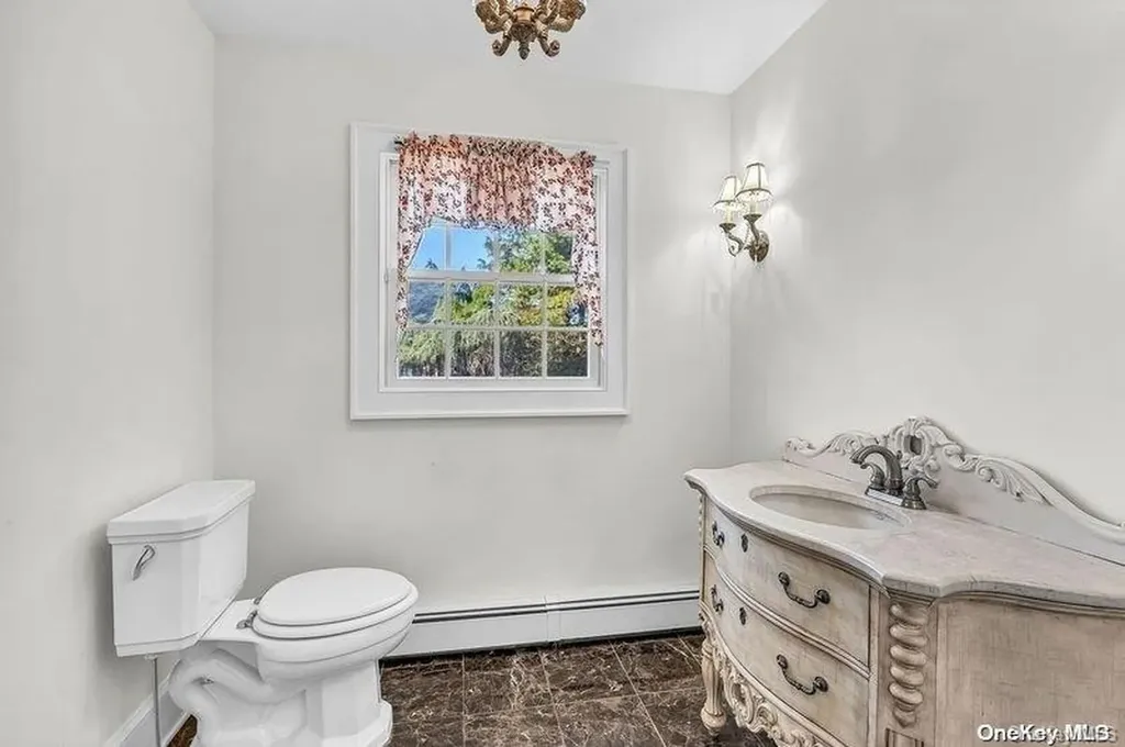 140 Melbury Road Babylon NY 11702