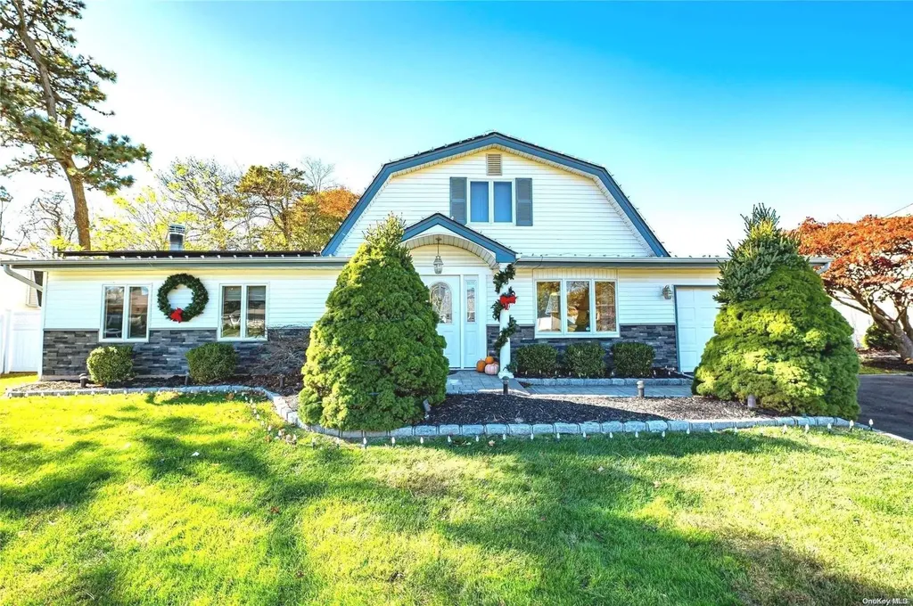 32 Torrey Pine Lane Medford NY 11763