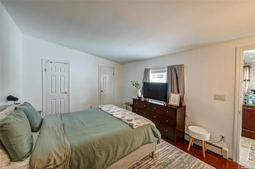 32 Torrey Pine Lane Medford NY 11763