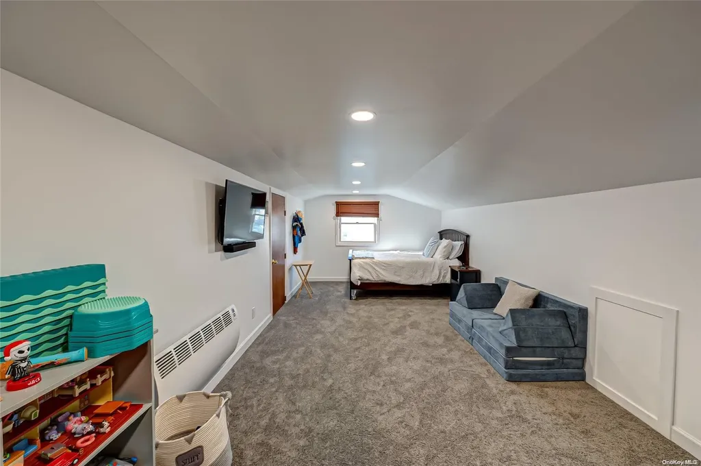 32 Torrey Pine Lane Medford NY 11763