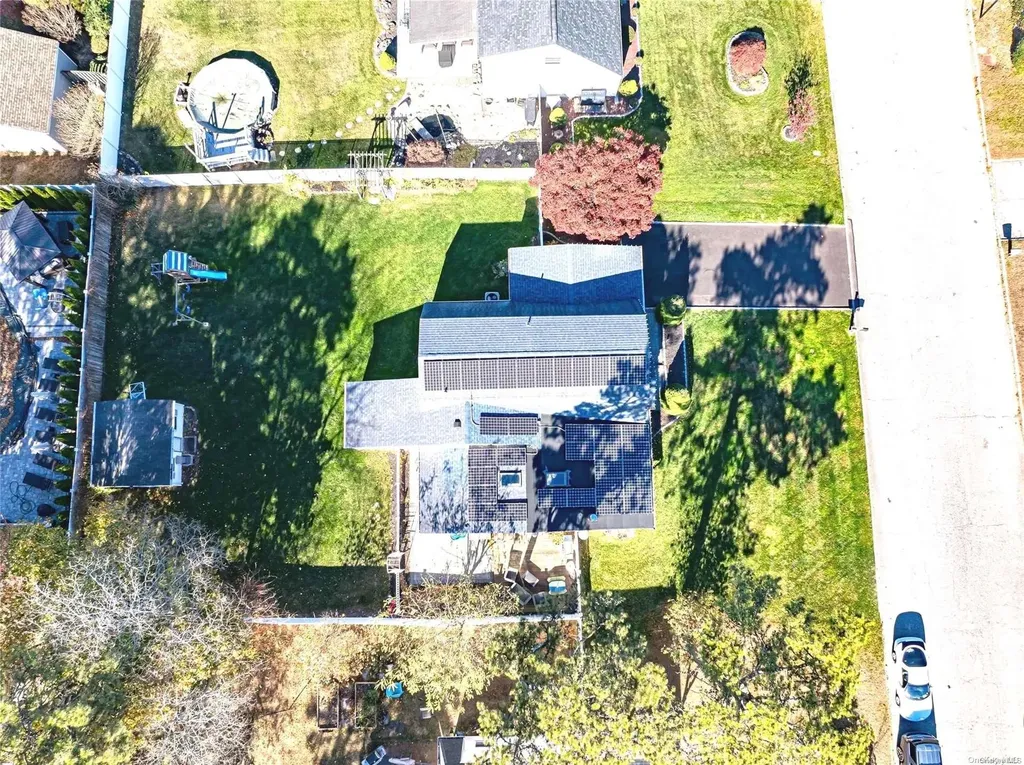 32 Torrey Pine Lane Medford NY 11763