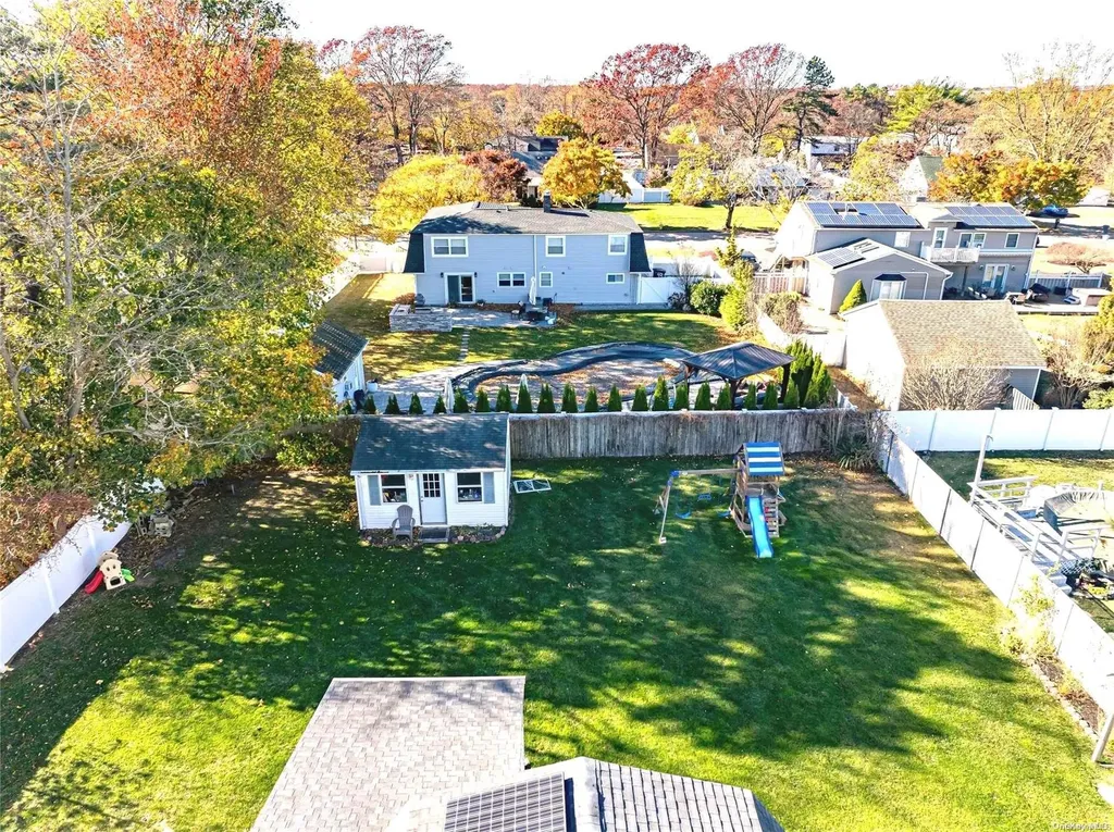 32 Torrey Pine Lane Medford NY 11763