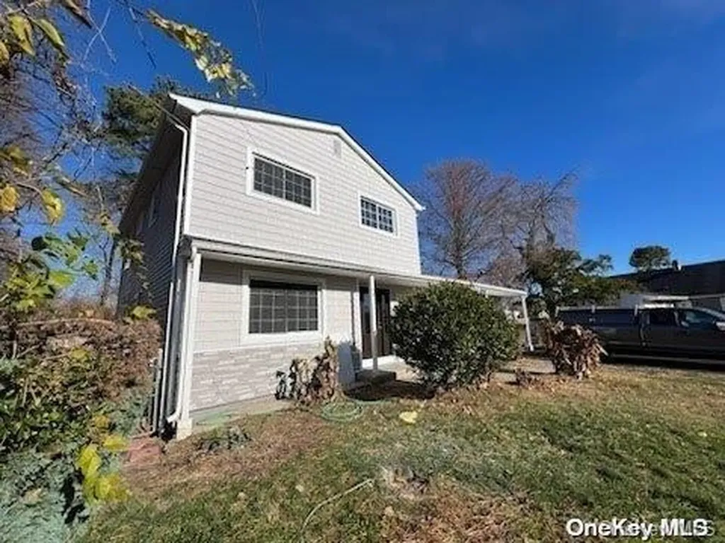23 Julie Crescent Central Islip NY 11722
