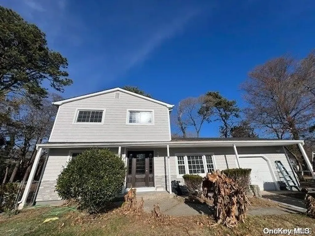 23 Julie Crescent Central Islip NY 11722