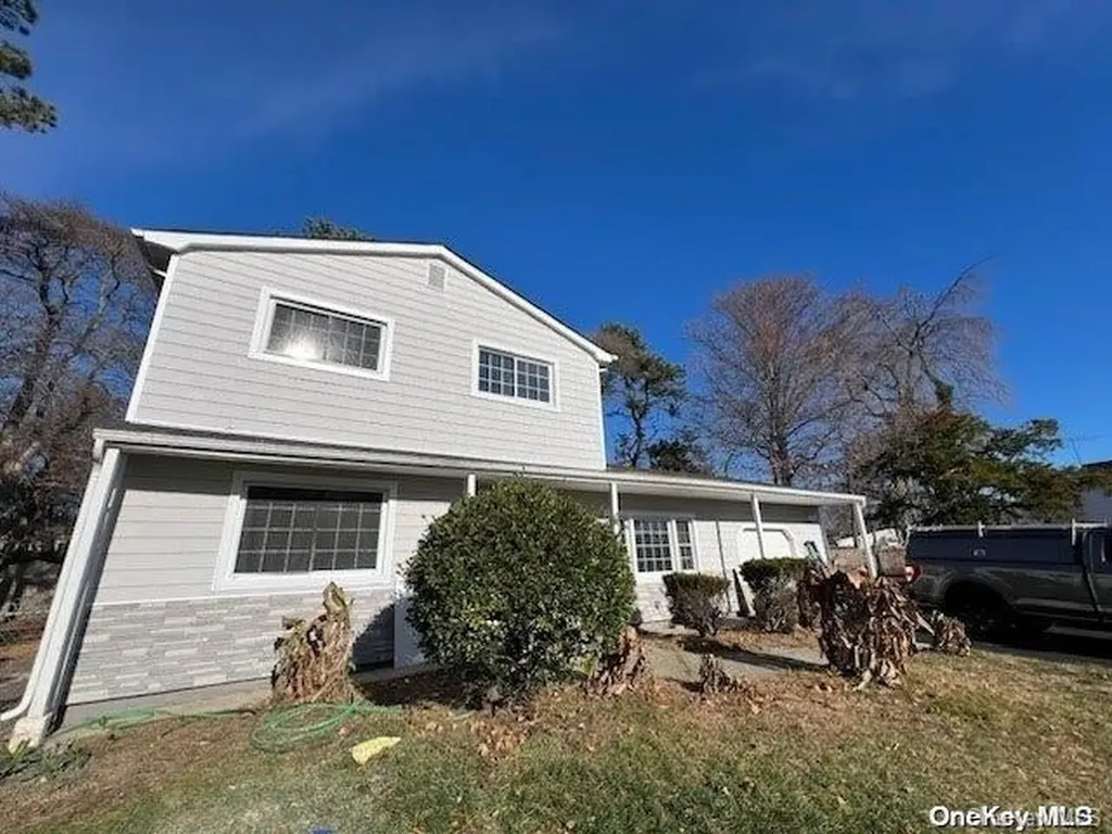 23 Julie Crescent Central Islip NY 11722