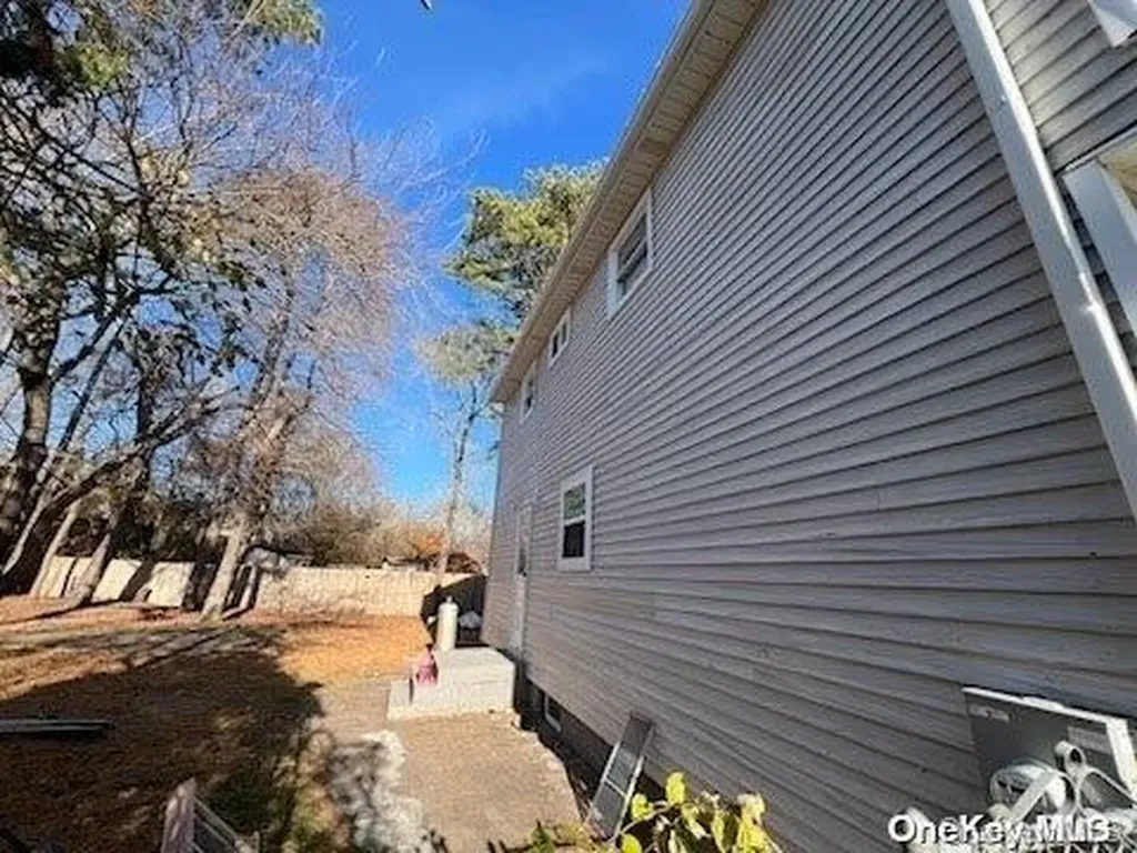 23 Julie Crescent Central Islip NY 11722