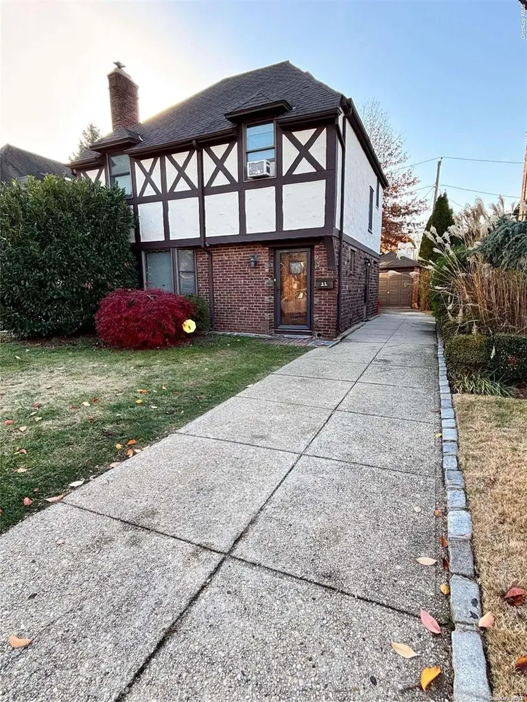 11 Kenilworth Road Mineola NY 11501