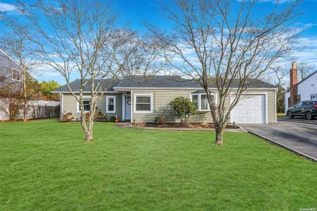 17 Victoria Circle East Patchogue NY 11772
