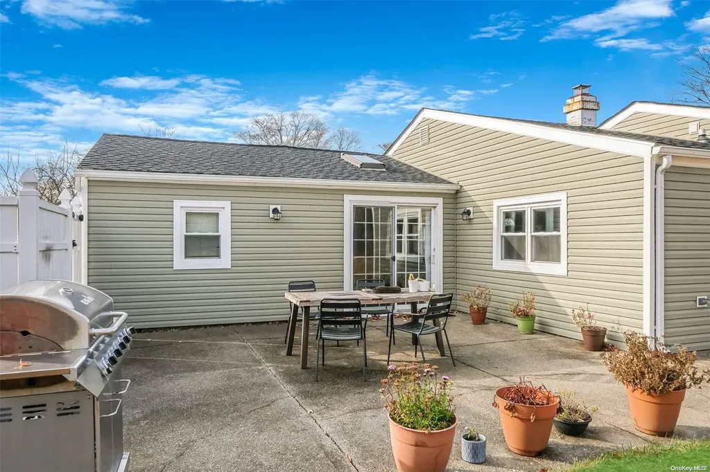 17 Victoria Circle East Patchogue NY 11772