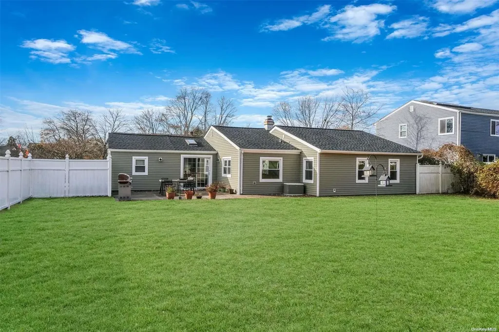 17 Victoria Circle East Patchogue NY 11772