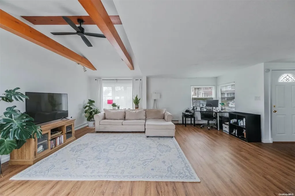 17 Victoria Circle East Patchogue NY 11772