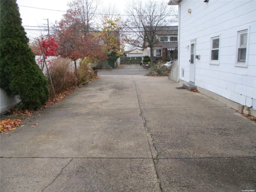 306 Hamilton Avenue Hewlett NY 11557