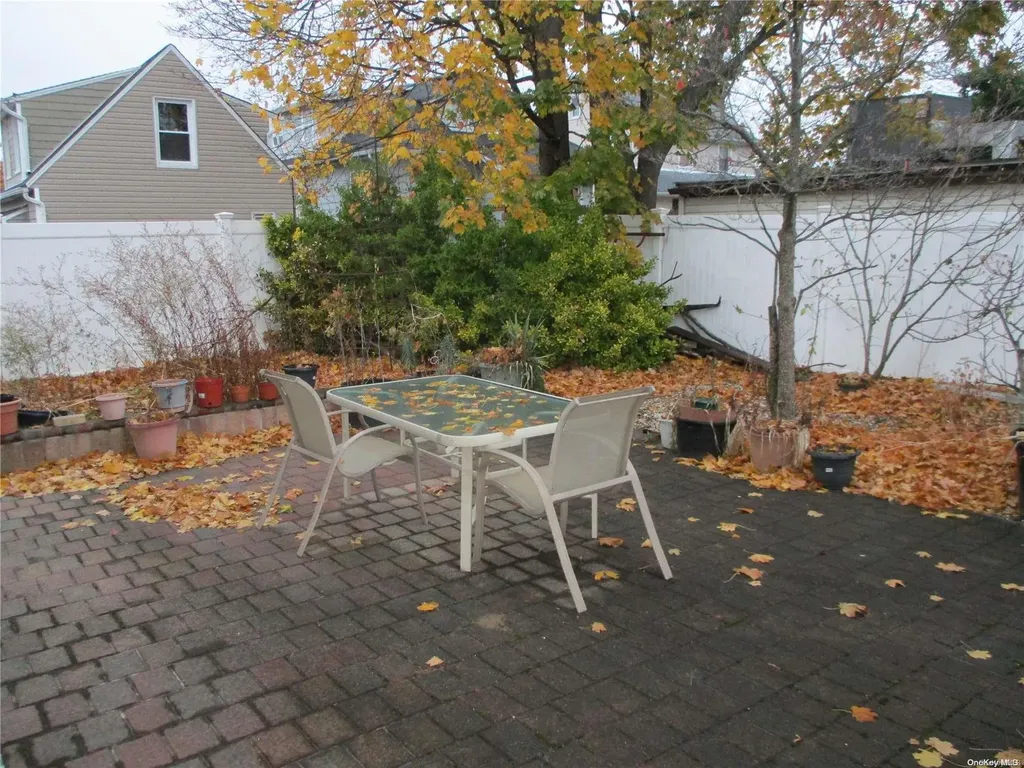 306 Hamilton Avenue Hewlett NY 11557