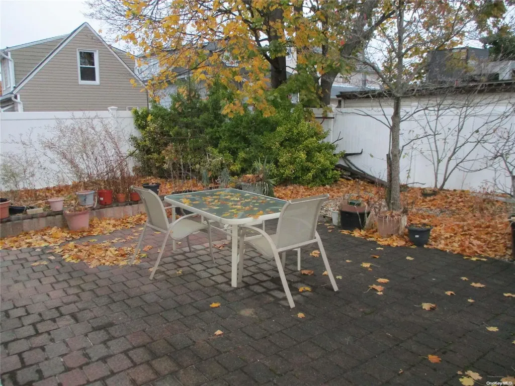 306 Hamilton Avenue Hewlett NY 11557