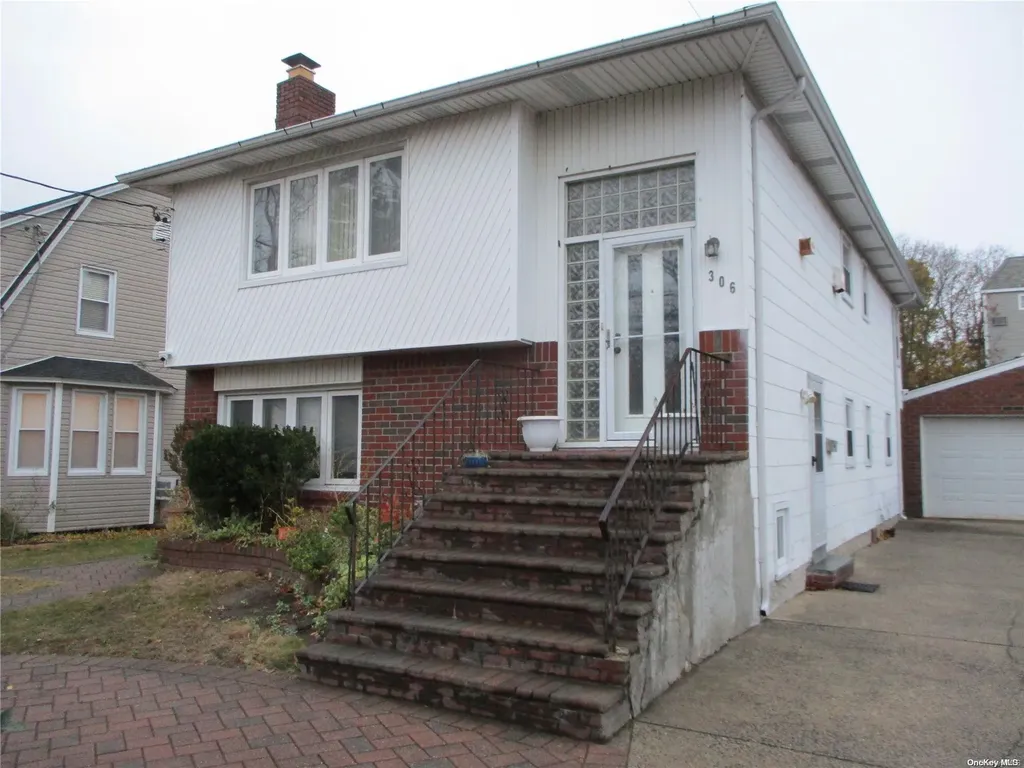 306 Hamilton Avenue Hewlett NY 11557