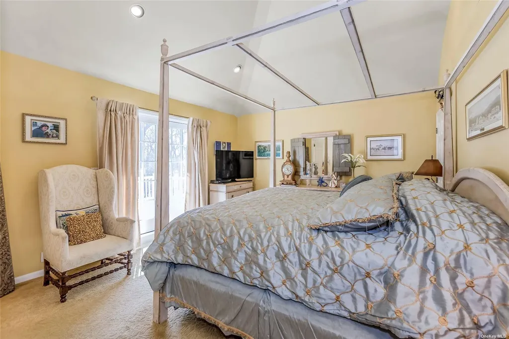 3 Pine Grove Court Westhampton NY 11977