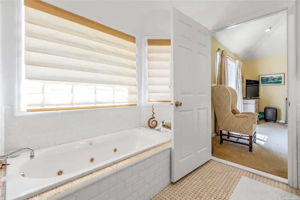 3 Pine Grove Court Westhampton NY 11977