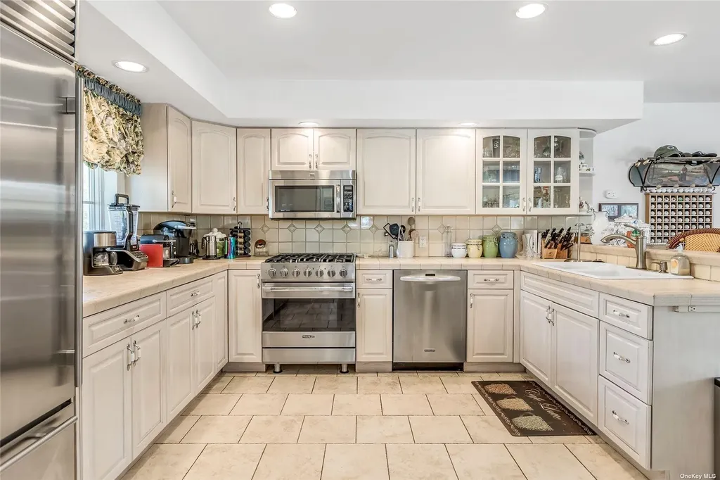 3 Pine Grove Court Westhampton NY 11977