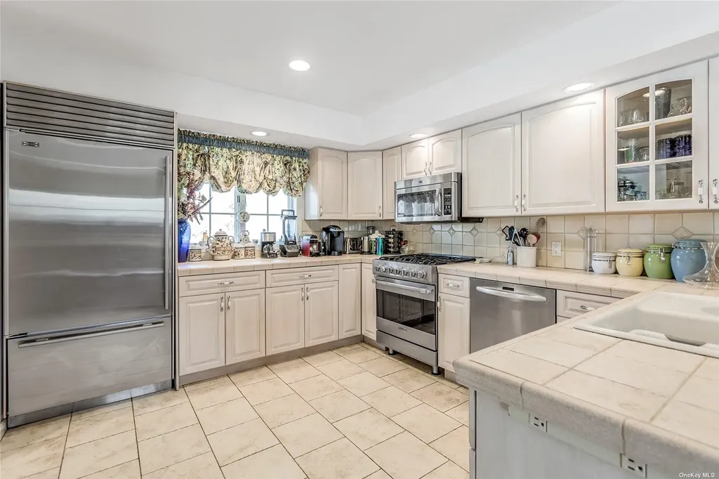 3 Pine Grove Court Westhampton NY 11977