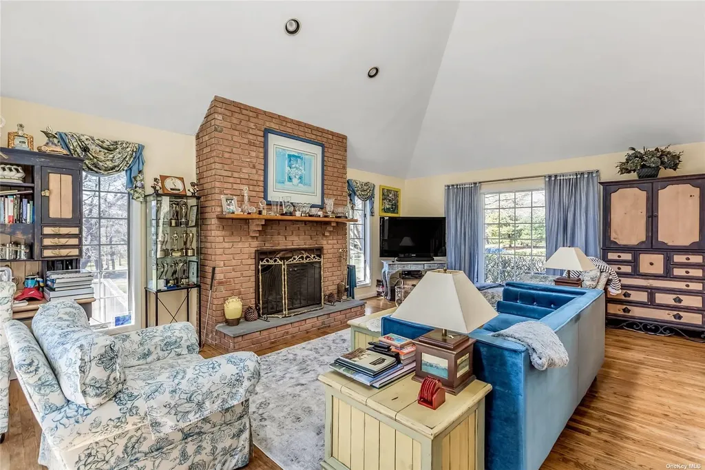 3 Pine Grove Court Westhampton NY 11977