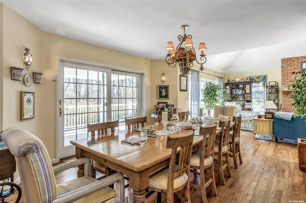 3 Pine Grove Court Westhampton NY 11977
