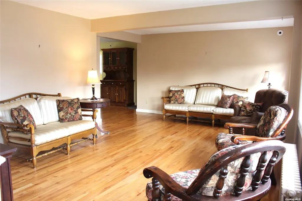 7 Alice Road West Islip NY 11795