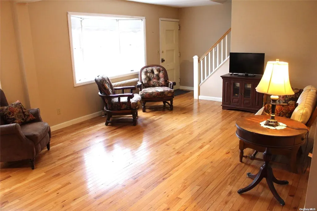 7 Alice Road West Islip NY 11795