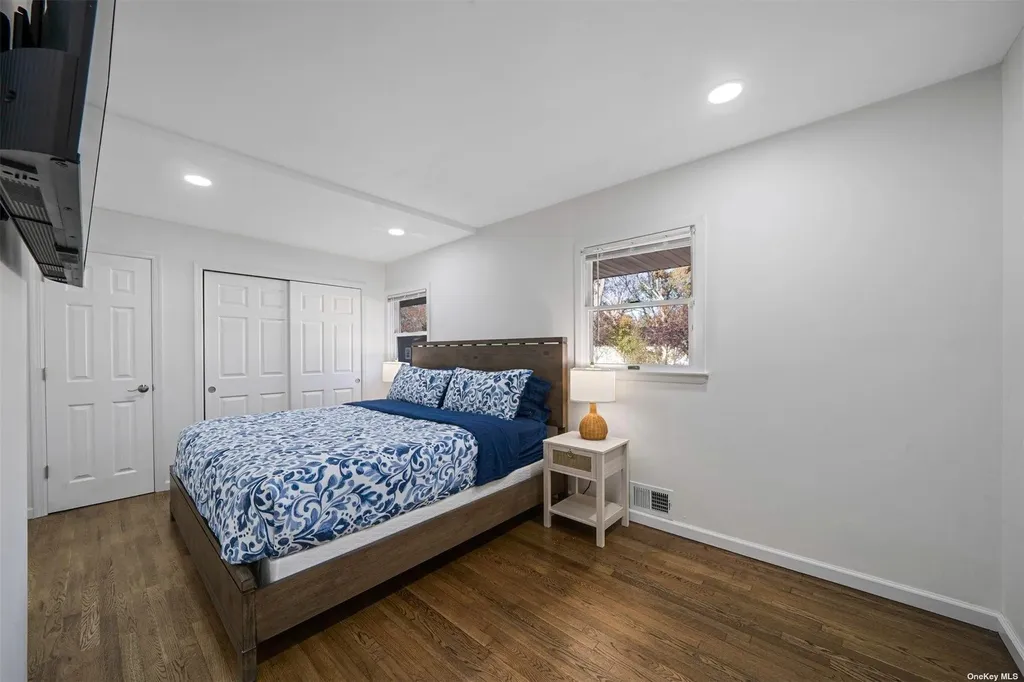 6 Rolling Hill Road Hampton Bays NY 11946