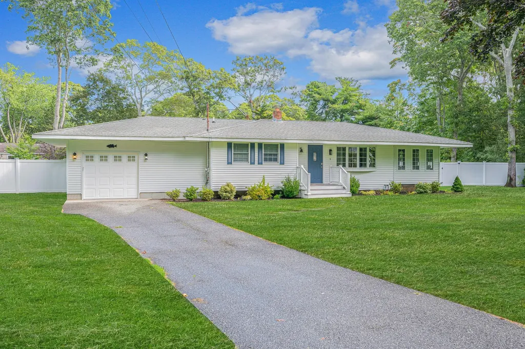 6 Rolling Hill Road Hampton Bays NY 11946