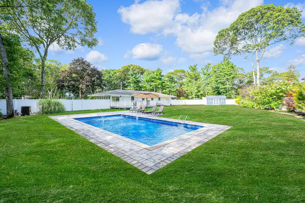 6 Rolling Hill Road Hampton Bays NY 11946