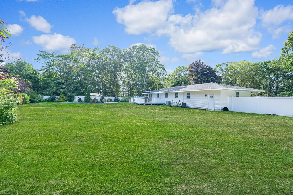 6 Rolling Hill Road Hampton Bays NY 11946