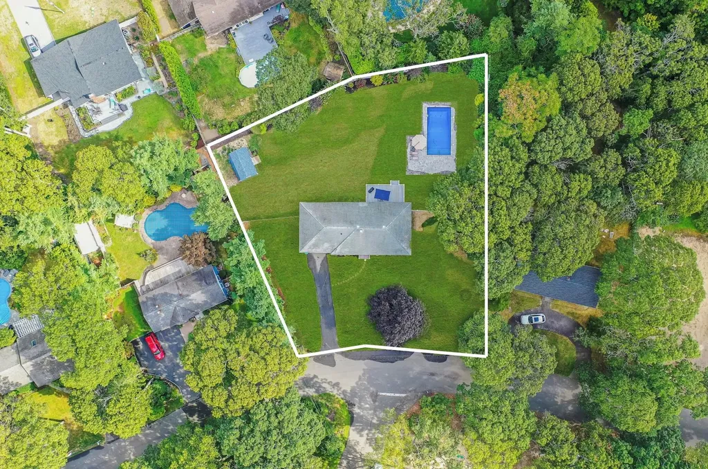 6 Rolling Hill Road Hampton Bays NY 11946