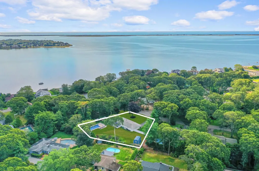 6 Rolling Hill Road Hampton Bays NY 11946