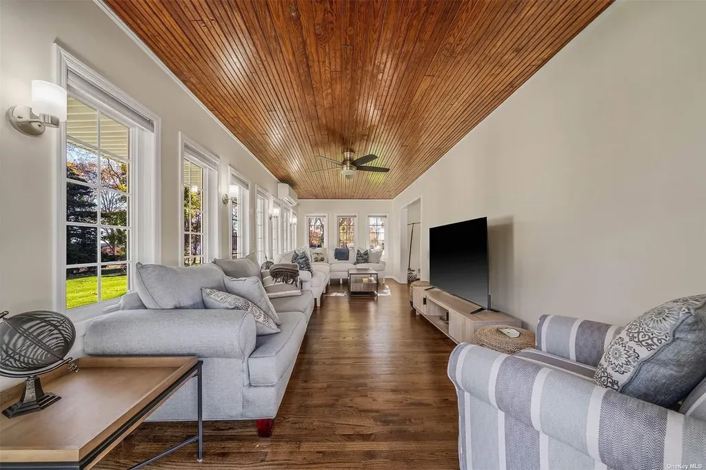 6 Rolling Hill Road Hampton Bays NY 11946