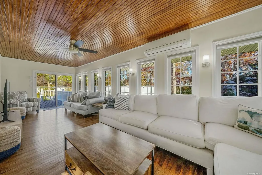 6 Rolling Hill Road Hampton Bays NY 11946